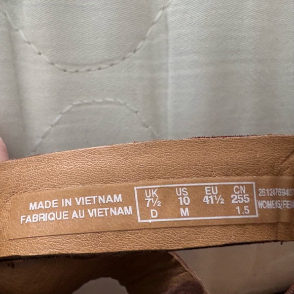 Clarks Women's Tan Strappy Sandals - Picture 5 of 6